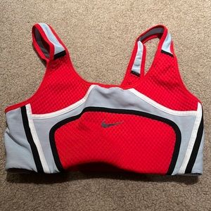 Nike sports bra size small